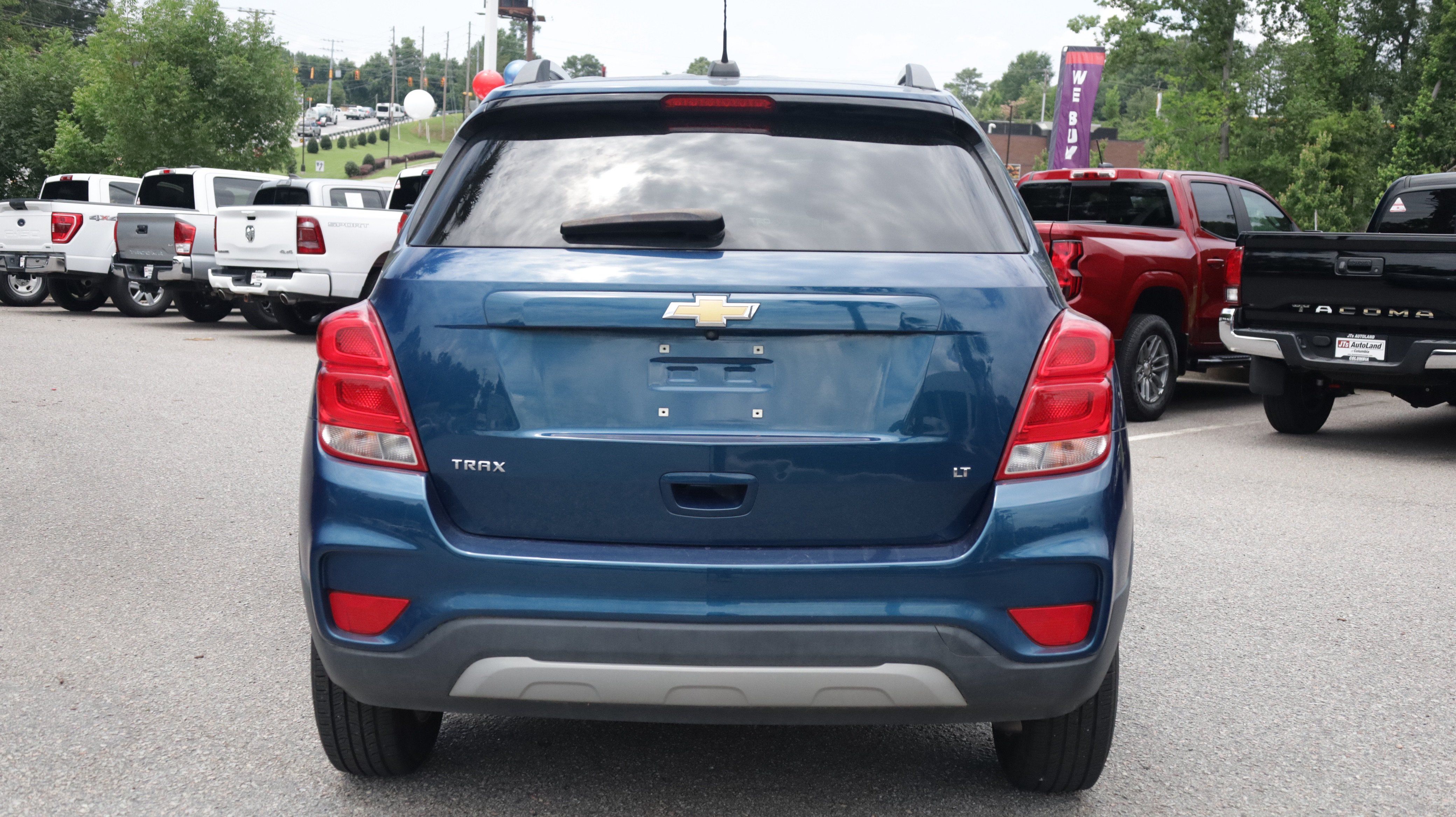 Used 2020 Chevrolet Trax LT w/ LT Convenience Package FWD image 4