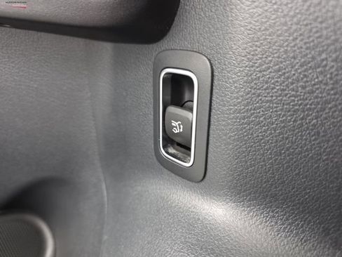 Used 2023 Mercedes-Benz GLB 250 4MATIC image 26