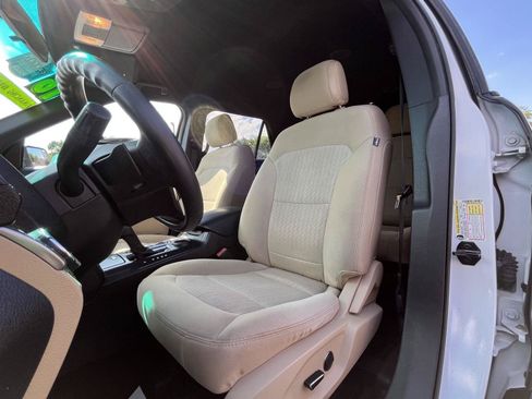 Used 2016 Ford Explorer FWD image 5