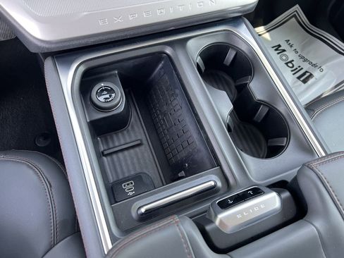 Used 2025 Ford Expedition Active image 15