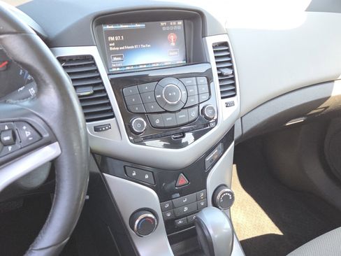 Used 2014 Chevrolet Cruze LT FWD image 25