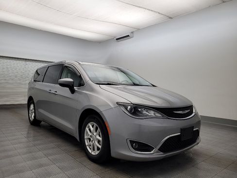 Used 2017 Chrysler Pacifica Touring Plus image 13