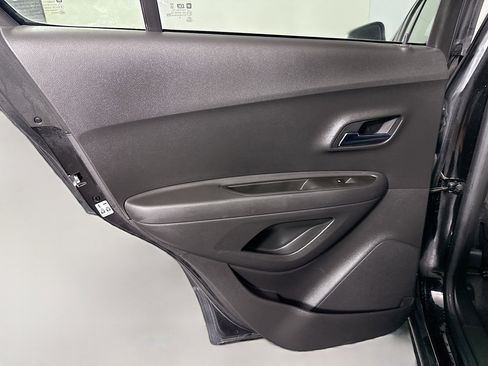 Used 2020 Chevrolet Trax LT w/ LT Convenience Package image 26