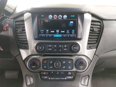 Used 2018 Chevrolet Suburban LT image 26