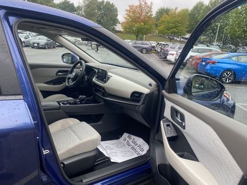 Certified 2023 Nissan Rogue SV image 28