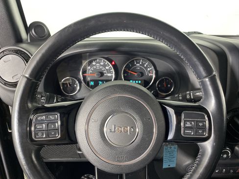 Used 2014 Jeep Wrangler Unlimited Sahara AWD/4WD image 19