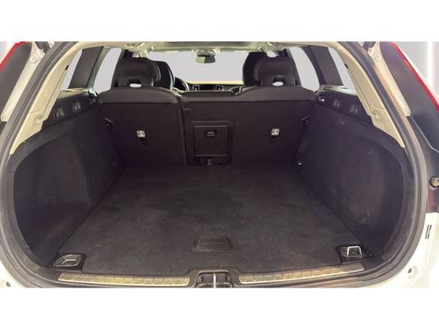 Used 2025 Volvo V60 B5 Cross Country Plus AWD/4WD image 9