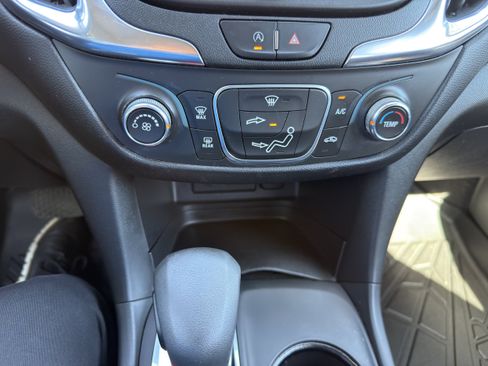 Used 2022 Chevrolet Equinox LT w/ LPO, Cargo Package FWD image 33