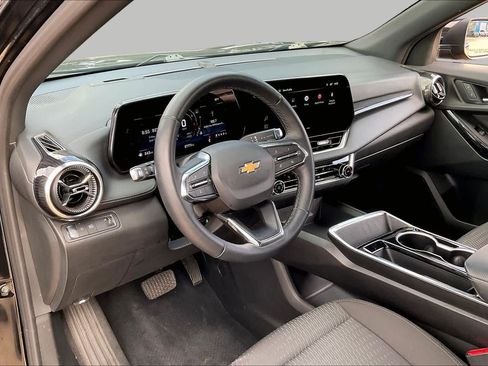 Used 2025 Chevrolet Equinox LT FWD image 17