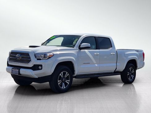 Used 2017 Toyota Tacoma TRD Sport w/ Tow Package RWD image 8