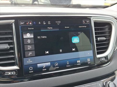 Certified 2024 Chrysler Pacifica Touring-L image 18