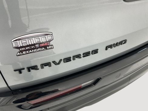 Used 2024 Chevrolet Traverse RS AWD/4WD image 32