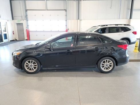 Used 2015 Ford Focus SE FWD image 4