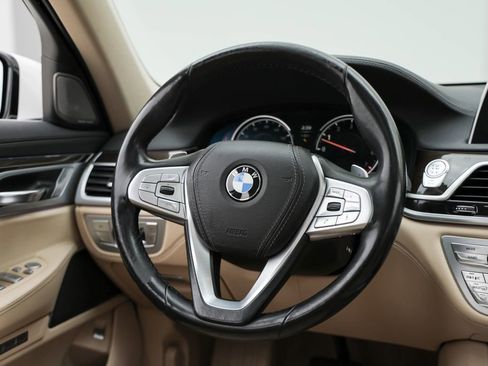 Used 2018 BMW 740i RWD image 31