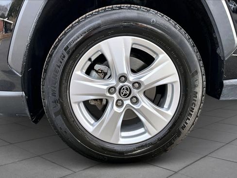 Certified 2021 Toyota RAV4 XLE w/ Convenience Package image 10