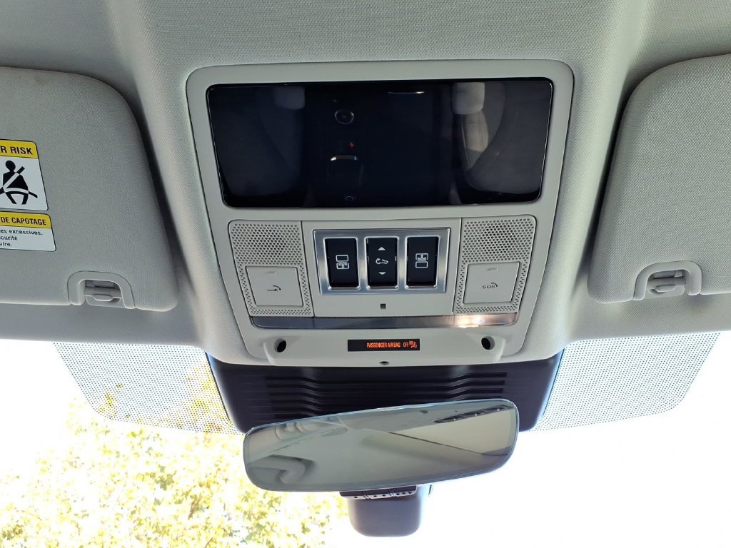 Certified 2025 Land Rover Discovery S AWD/4WD image 24