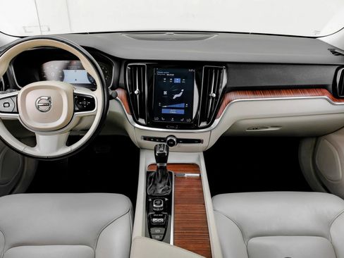 Used 2020 Volvo S60 T5 Momentum image 22