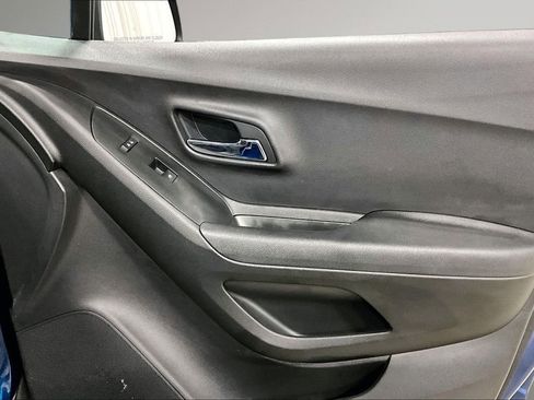 Used 2019 Chevrolet Trax LT w/ Driver Confidence Package image 28