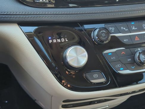 Certified 2019 Chrysler Pacifica Limited w/ Tire & Wheel Group image 20