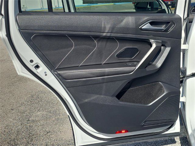 Used 2024 Volkswagen Tiguan SE FWD image 10