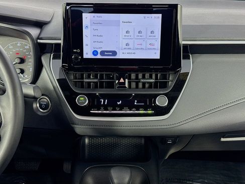 Used 2025 Toyota Corolla SE image 37