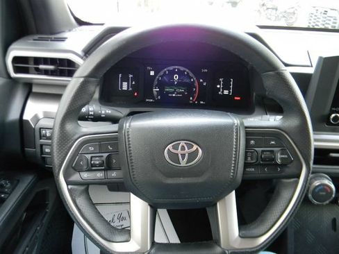 Used 2025 Toyota 4Runner SR5 AWD/4WD image 11