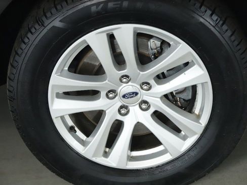 Used 2019 Ford Explorer XLT w/ Equipment Group 202A image 10