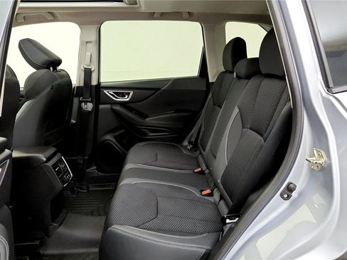Used 2020 Subaru Forester Premium image 33