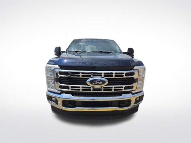 Used 2023 Ford F350 XLT AWD/4WD image 2