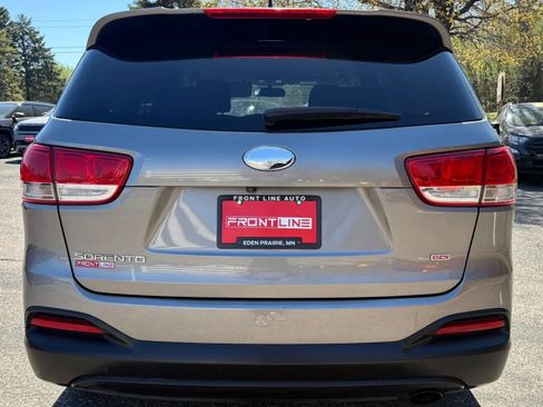 Used 2017 Kia Sorento LX FWD image 8