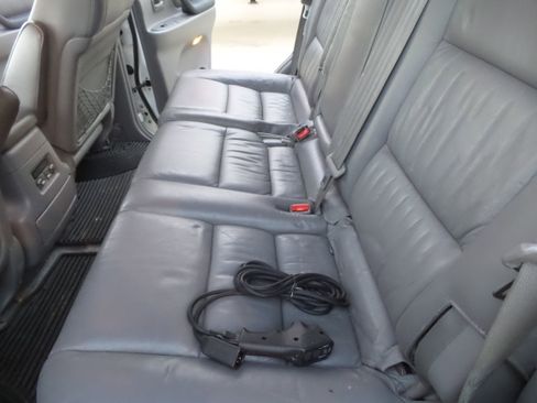 Used 2003 Toyota Land Cruiser image 33