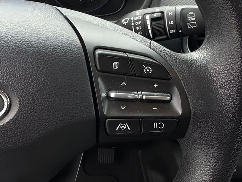 Used 2023 Hyundai Kona SEL AWD/4WD image 26