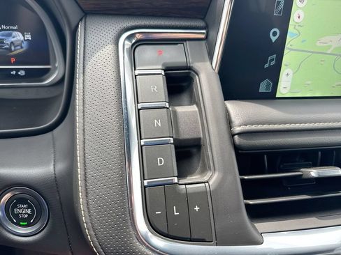 Used 2023 Chevrolet Tahoe Premier w/ Premium Package 2 AWD/4WD image 18