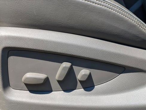 Used 2018 GMC Yukon XL Denali image 4