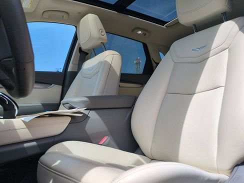 Used 2021 Cadillac XT5 Premium Luxury AWD/4WD image 13