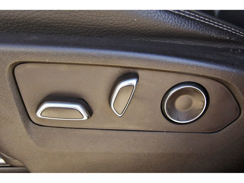 Used 2021 GMC Yukon Denali w/ Denali Premium Package image 27