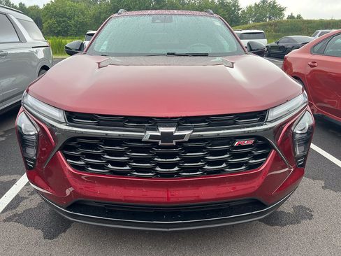 Used 2025 Chevrolet Trax RS w/ Sunroof Package FWD image 8