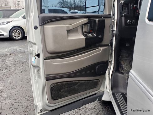 Used 2019 GMC Savana 2500 w/ Enhanced Convenience Package image 39