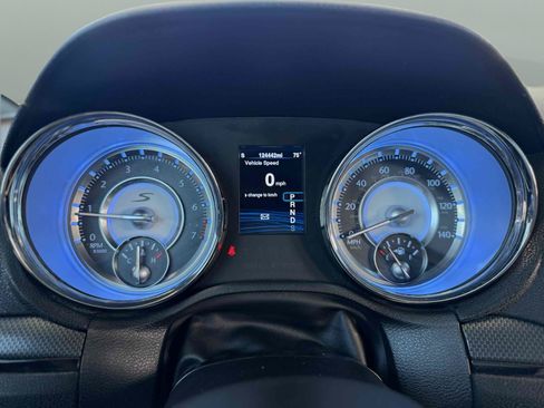 Used 2013 Chrysler 300 S RWD image 16