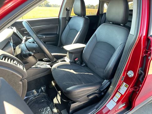 Used 2024 Mitsubishi Outlander Sport SE image 11