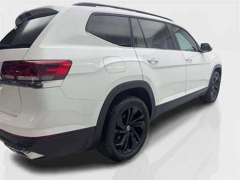 Used 2023 Volkswagen Atlas SE w/ Panoramic Sunroof Package image 12