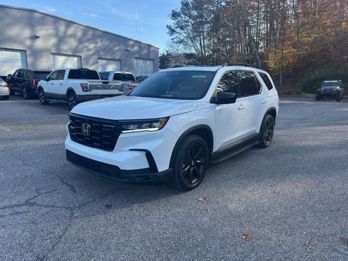 Used 2025 Honda Pilot Black Edition image 10