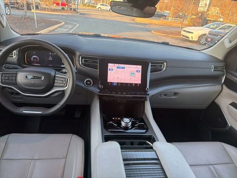 Used 2024 Jeep Wagoneer Series III image 15