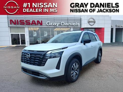 New 2026 Nissan Pathfinder SL FWD image 3