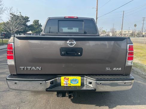 Used 2014 Nissan Titan SL w/ SL Moonroof Package image 4