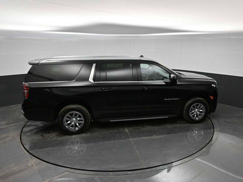 Used 2024 Chevrolet Suburban LT image 36