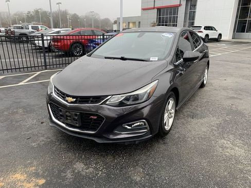 Used 2017 Chevrolet Cruze LT w/ Convenience Package image 4