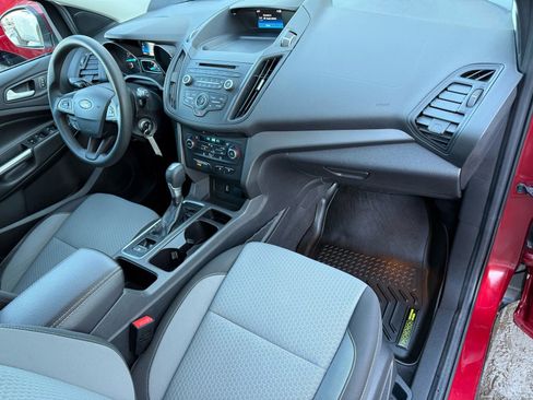 Used 2017 Ford Escape SE image 18