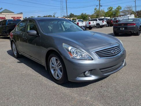 Used 2015 INFINITI Q40 w/ Navigation Package RWD image 2