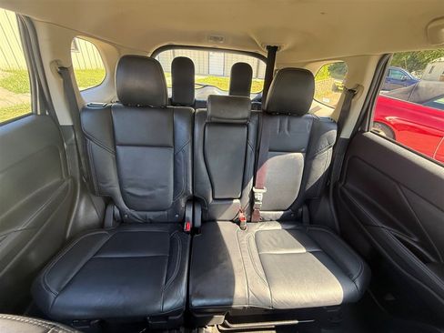 Used 2020 Mitsubishi Outlander FWD image 25